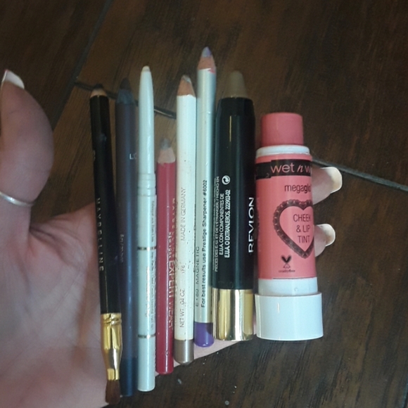 7 eye pensils, 1 Cheek/lip tint LG crayon. Sharp - Picture 3 of 6